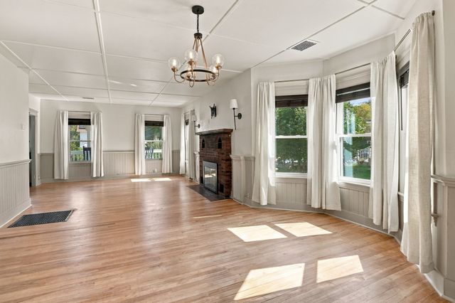 8 Agate Avenue, Worcester, MA 01604
