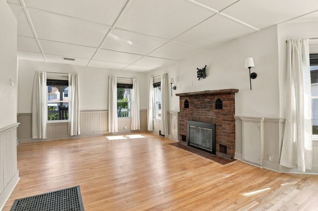 8 Agate Avenue, Worcester, MA 01604