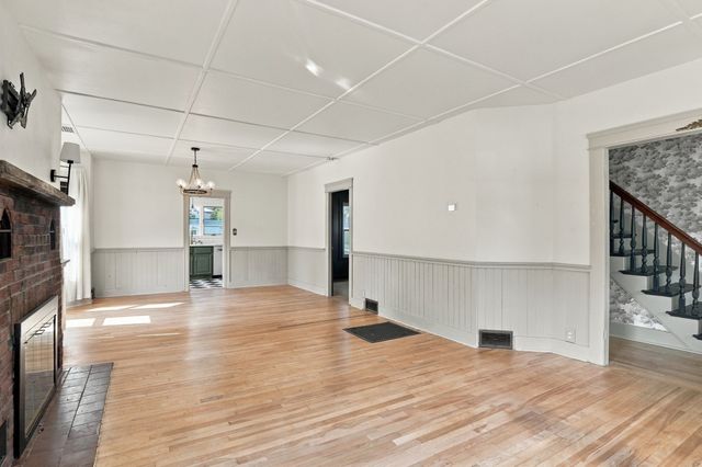 8 Agate Avenue, Worcester, MA 01604