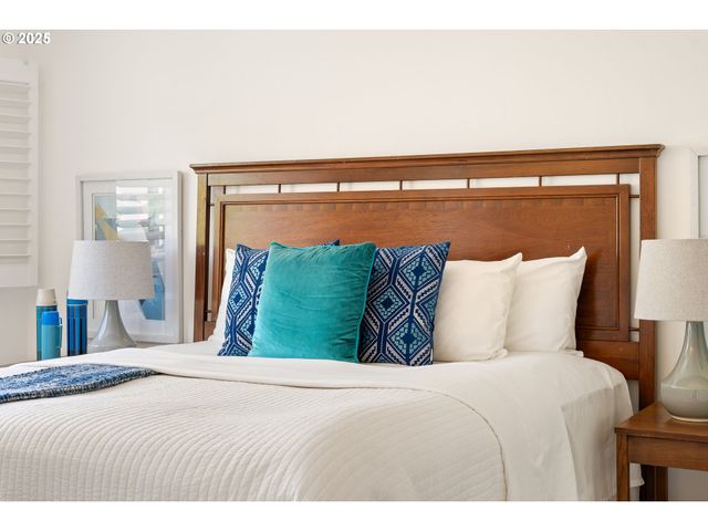 1368 BOCA RATAN Dr, Lake Oswego, OR 97034