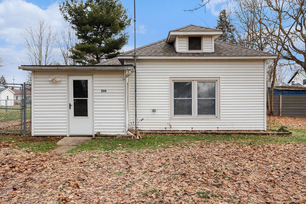 206 Burr Oak Street, Mendon, MI 49072