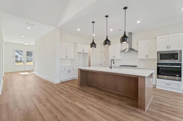 8480 Creekside Overlook Drive, Gainesville, GA 30506