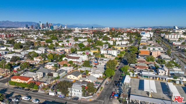 1375 W 37th Drive, Los Angeles, CA 90007