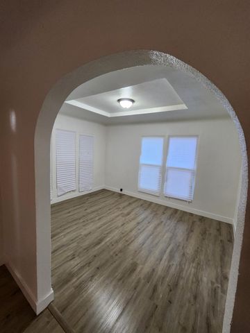 2001 John St, Modesto, CA 95351