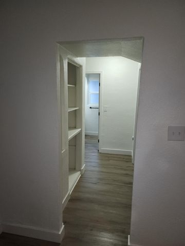 2001 John St, Modesto, CA 95351