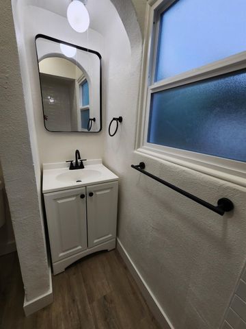 2001 John St, Modesto, CA 95351