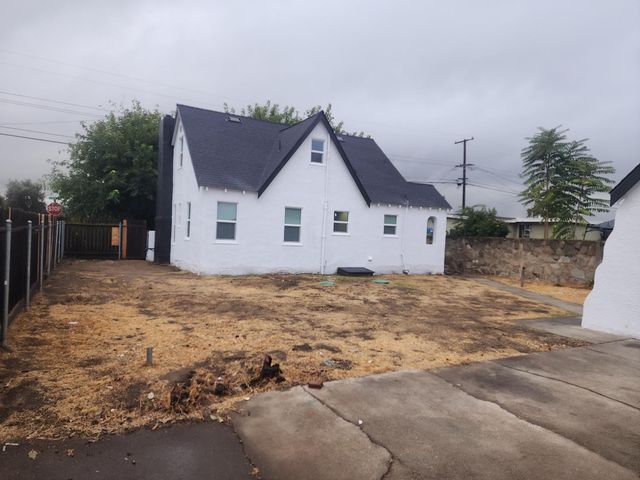 2001 John St, Modesto, CA 95351