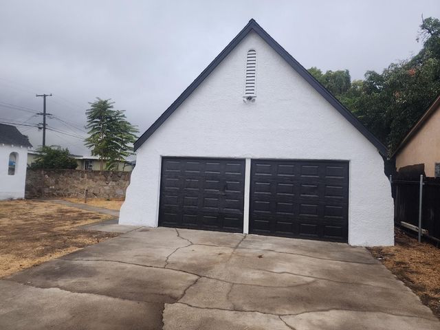 2001 John St, Modesto, CA 95351