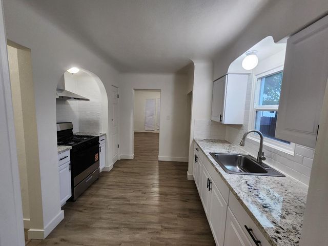 2001 John St, Modesto, CA 95351