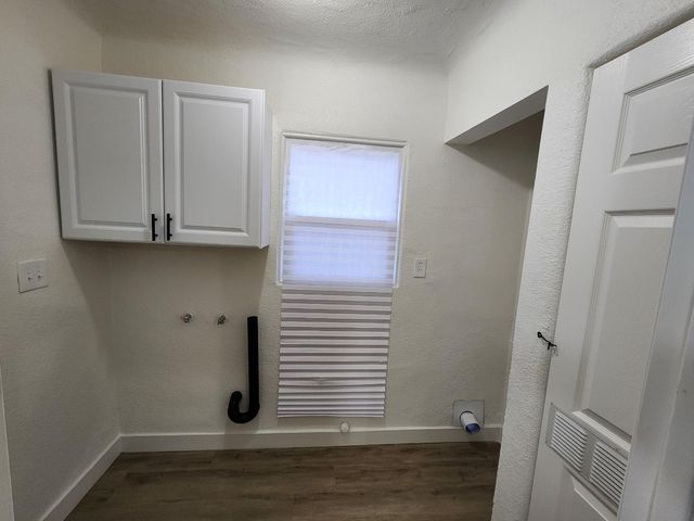 2001 John St, Modesto, CA 95351