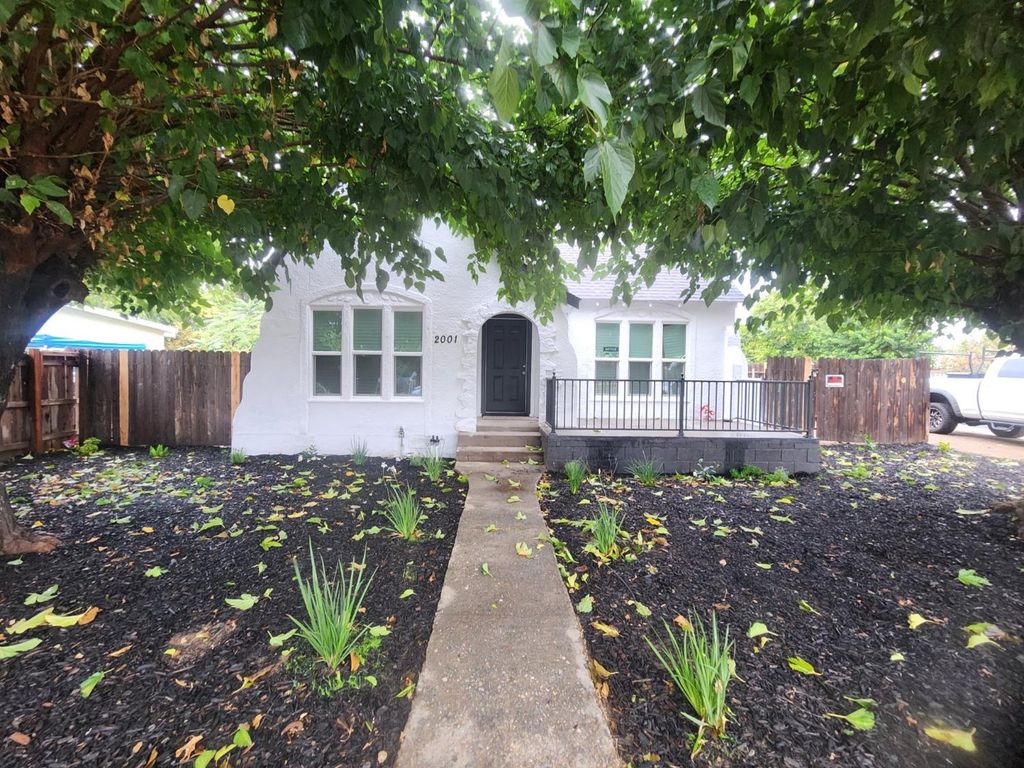 2001 John St, Modesto, CA 95351