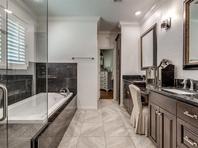 124 Lakeview Court, Edmond, OK 73003