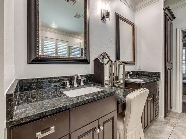 124 Lakeview Court, Edmond, OK 73003