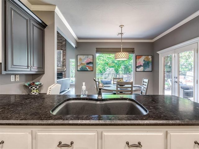 124 Lakeview Court, Edmond, OK 73003