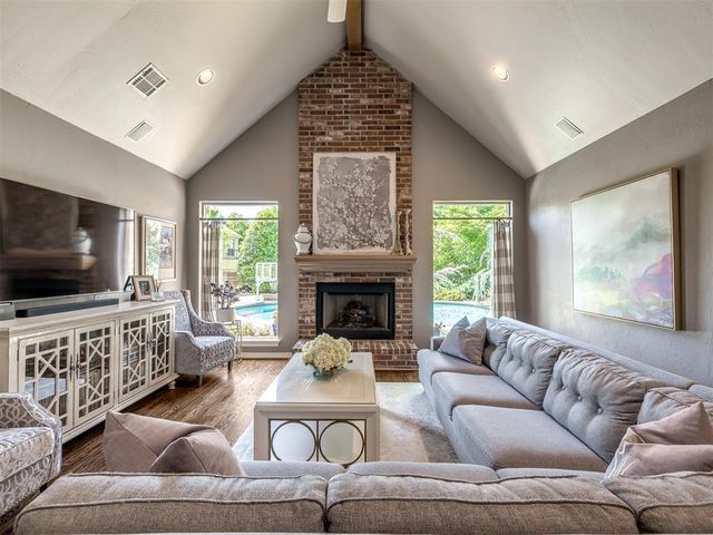 124 Lakeview Court, Edmond, OK 73003