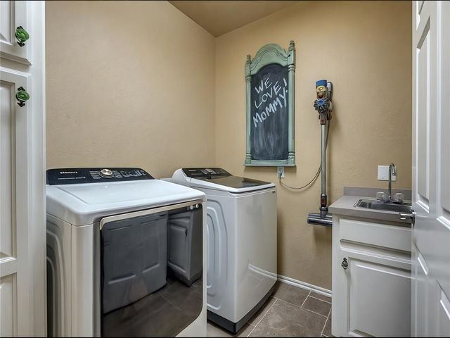 124 Lakeview Court, Edmond, OK 73003
