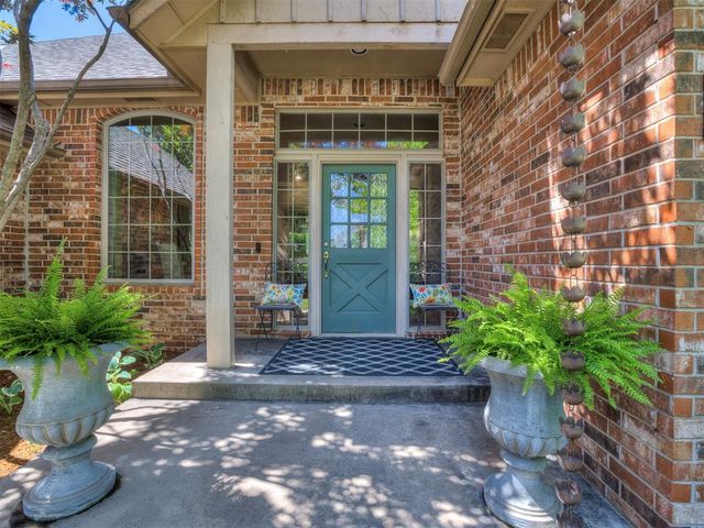 124 Lakeview Court, Edmond, OK 73003