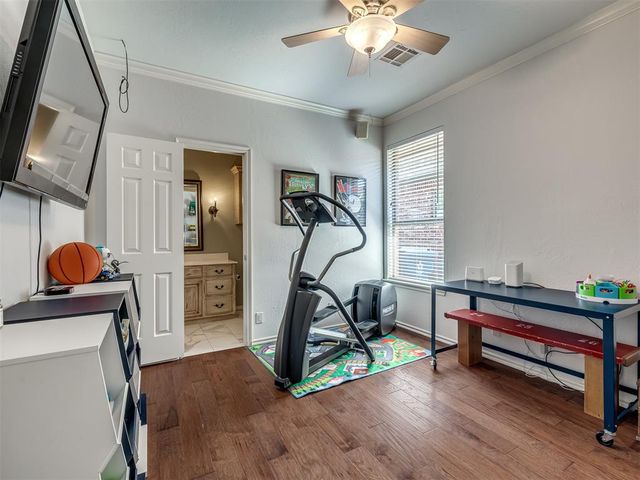 124 Lakeview Court, Edmond, OK 73003