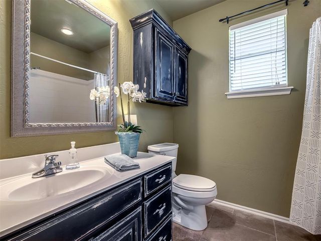 124 Lakeview Court, Edmond, OK 73003