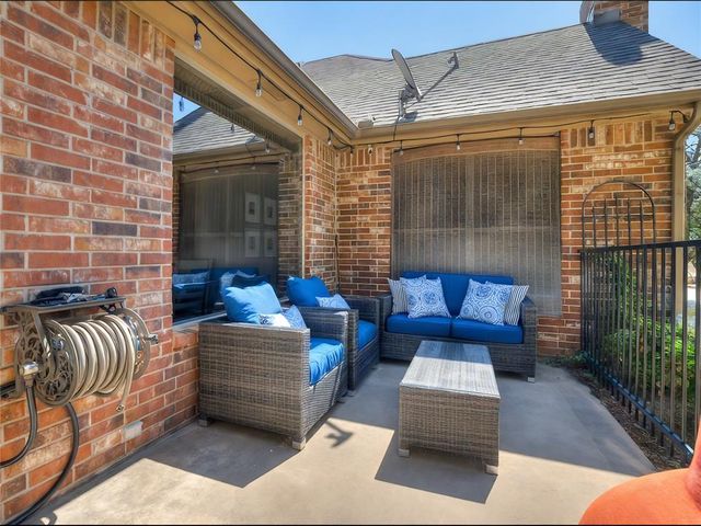 124 Lakeview Court, Edmond, OK 73003