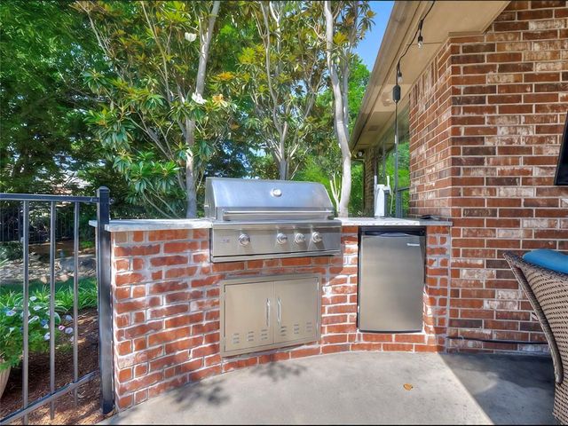 124 Lakeview Court, Edmond, OK 73003