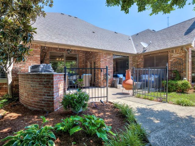 124 Lakeview Court, Edmond, OK 73003