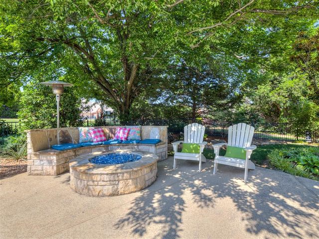 124 Lakeview Court, Edmond, OK 73003