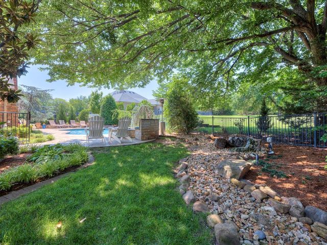 124 Lakeview Court, Edmond, OK 73003