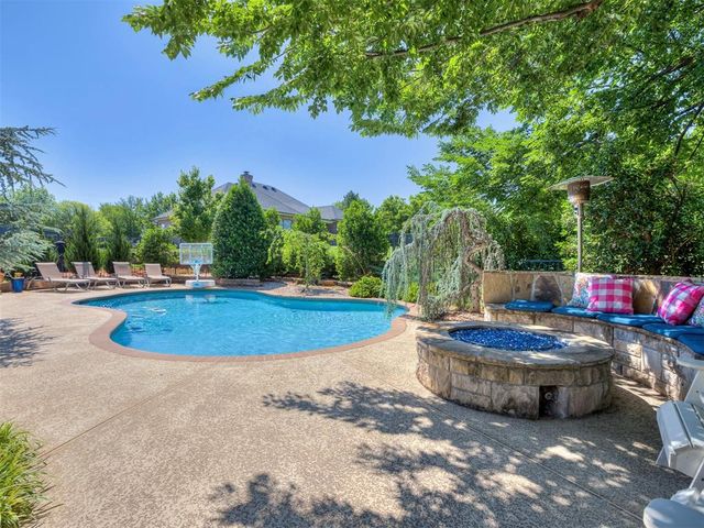 124 Lakeview Court, Edmond, OK 73003