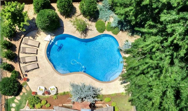 124 Lakeview Court, Edmond, OK 73003
