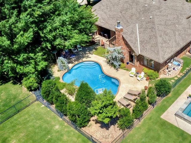 124 Lakeview Court, Edmond, OK 73003