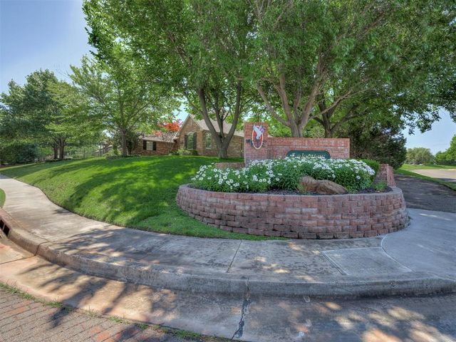 124 Lakeview Court, Edmond, OK 73003