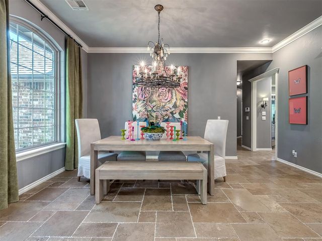 124 Lakeview Court, Edmond, OK 73003