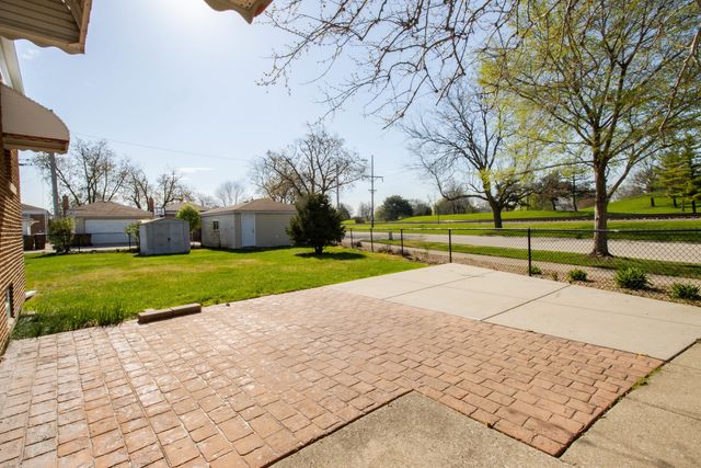 2337 Park Avenue, North Riverside, IL 60546