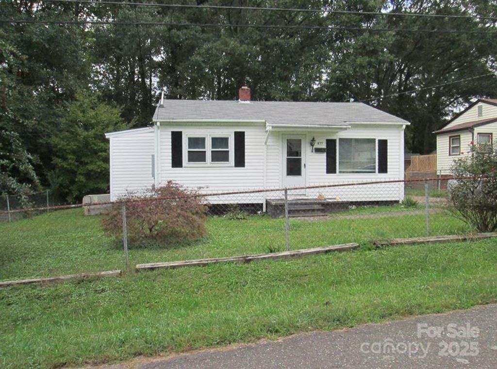 435 S RHYNE Street, Dallas, NC 28034