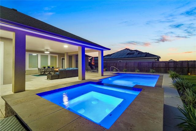 1878 Papa Mori Dr, Corpus Christi, TX 78414
