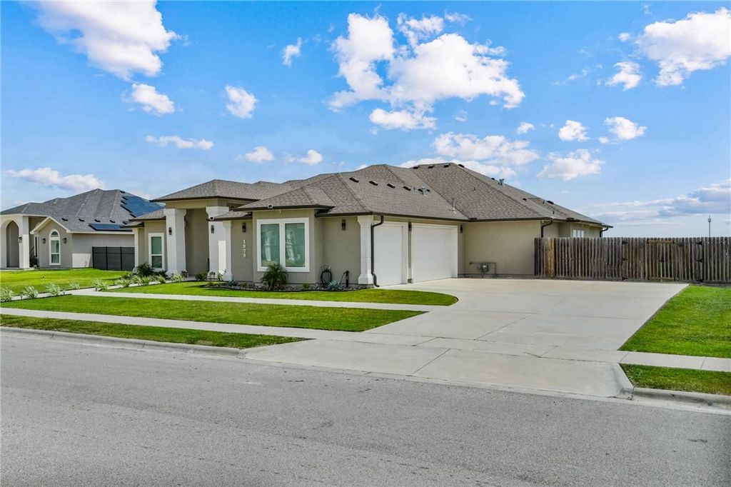 1878 Papa Mori Dr, Corpus Christi, TX 78414 — photo 2