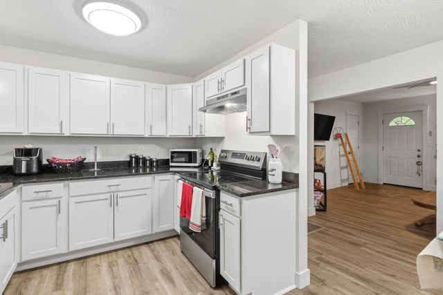 2448 N Ramsey Avenue, Springfield, MO 65803