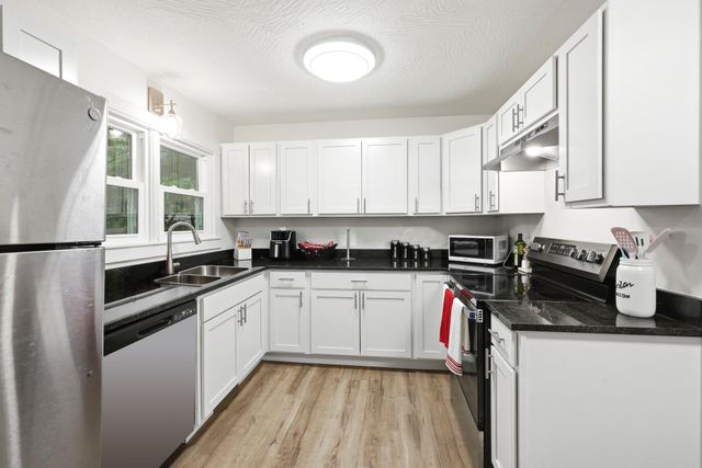 2448 N Ramsey Avenue, Springfield, MO 65803