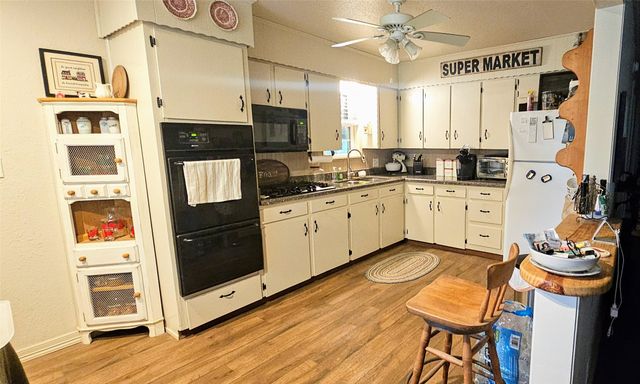 9702 N Hwy 37 Highway N, Talco, TX 75487