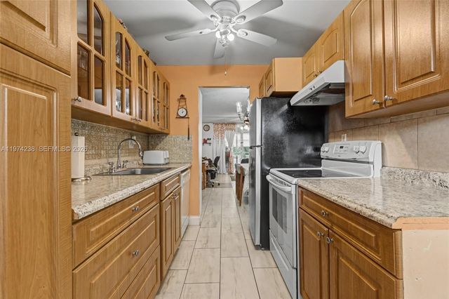 2649 NW 48th Ter 237, Lauderdale Lakes, FL 33313