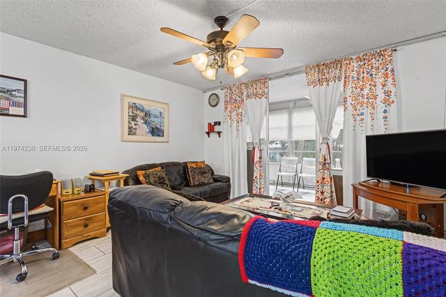 2649 NW 48th Ter 237, Lauderdale Lakes, FL 33313