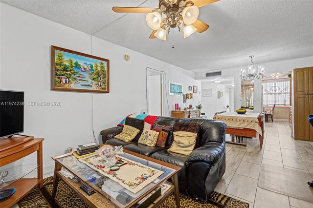 2649 NW 48th Ter 237, Lauderdale Lakes, FL 33313