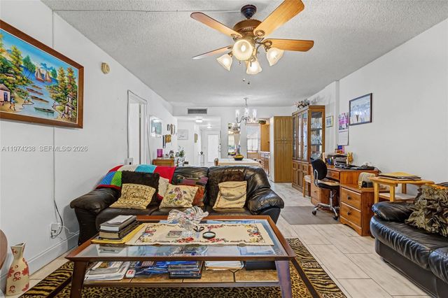 2649 NW 48th Ter 237, Lauderdale Lakes, FL 33313