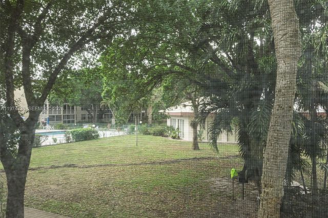 2649 NW 48th Ter 237, Lauderdale Lakes, FL 33313