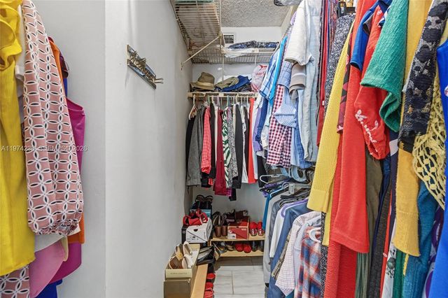 2649 NW 48th Ter 237, Lauderdale Lakes, FL 33313