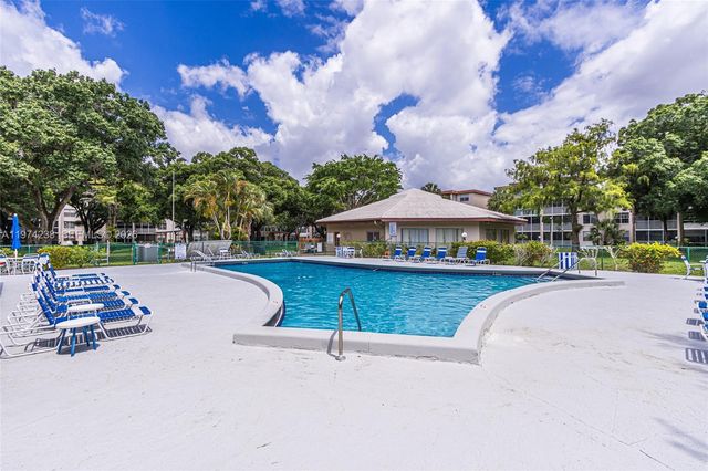 2649 NW 48th Ter 237, Lauderdale Lakes, FL 33313