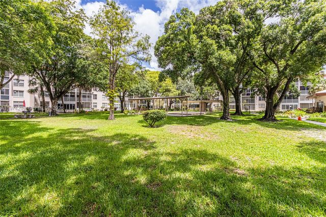 2649 NW 48th Ter 237, Lauderdale Lakes, FL 33313