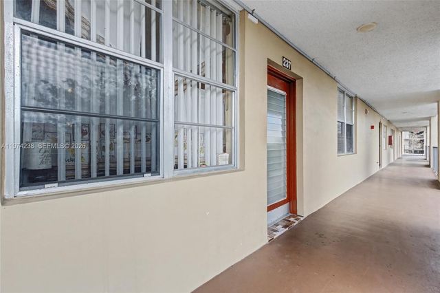 2649 NW 48th Ter 237, Lauderdale Lakes, FL 33313