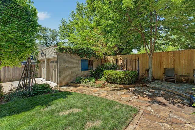 225 E Lafayette Street, Fayetteville, AR 72701